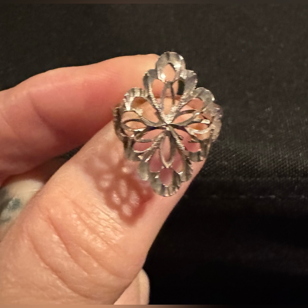 Elegant Sterling Silver Women’s Filigree Ring